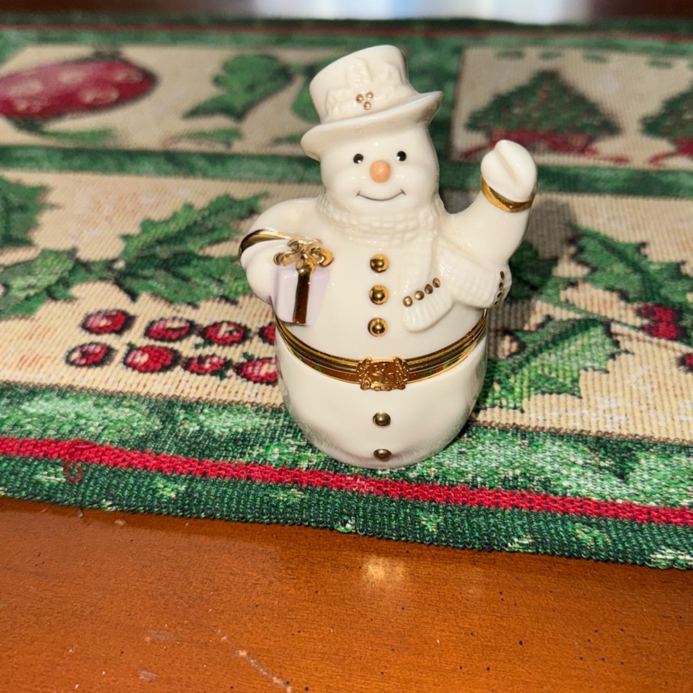 Lenox Treasures Vintage "Spirit of the Season" Porcelain Hinged Trinket box